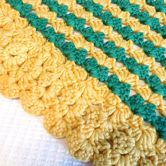 Vintage Green Yellow Shell Afghan Throw Shell & Fringe Border 46" x 38 - Picture 4 of 6